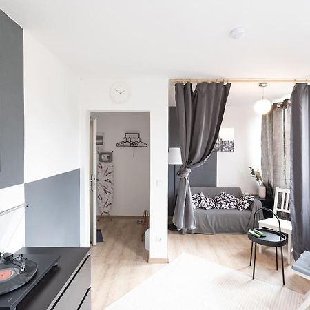 - Nice New York Apartment In The Heart Of Duisburg - Betten & Sofa - 5 Mins Central Station Hbf - Big Tv & Wifi - מראה חיצוני תמונה