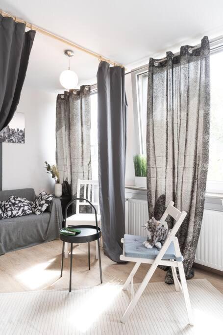 - Nice New York Apartment In The Heart Of Duisburg - Betten & Sofa - 5 Mins Central Station Hbf - Big Tv & Wifi - מראה חיצוני תמונה