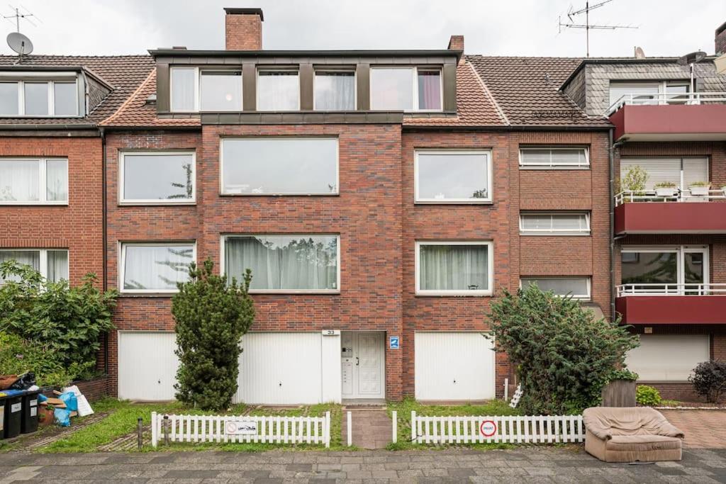 - Nice New York Apartment In The Heart Of Duisburg - Betten & Sofa - 5 Mins Central Station Hbf - Big Tv & Wifi - מראה חיצוני תמונה